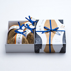 川通り餅竹皮箱詰め 4個入