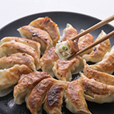 「餃子としあわせ」（冷凍餃子、18個入×3箱セット）