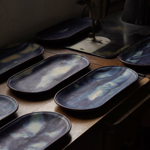 レザースタジオサード】福山レザー レザートレイ プラトー 薄藍(瀬戸内