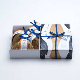 【亀屋】川通り餅竹皮箱詰め　4個入