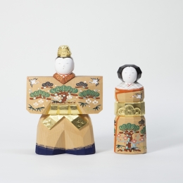 奈良一刀彫　鐵山作　立雛5.5号