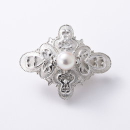 パールブローチA