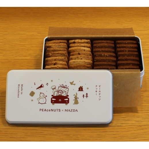 PEAceNUTS】PEAceNUTS×MAZDAホリデークッキー缶2025 - 福屋オンライン